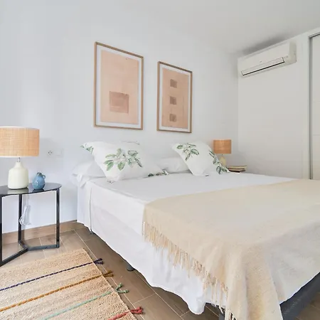Apartamento En Primera Linea De Playa En La Malagueta *